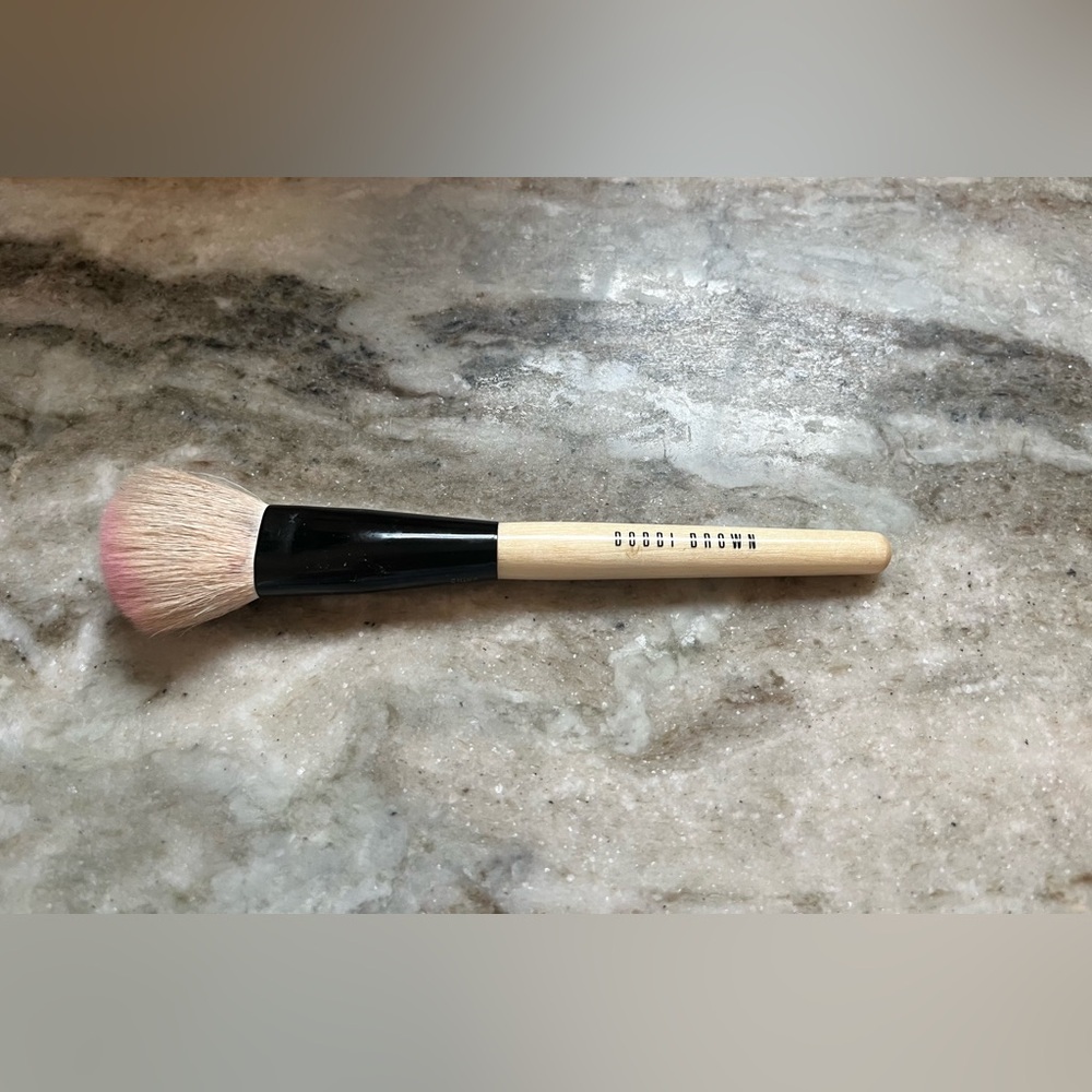 Bobbi Brown Blush Brush - angled brush